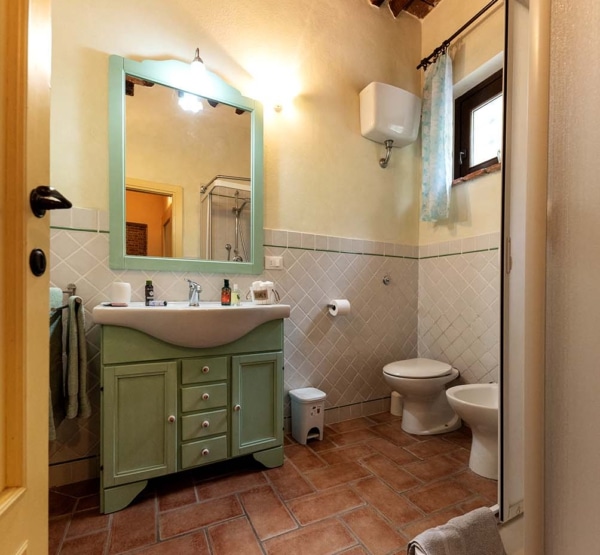 bathroom-entrance-holiday-house-peccioli-tuscany