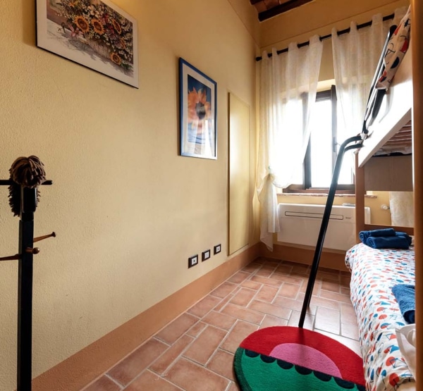 bedroom-beds-room-holiday-house-peccioli-tuscany