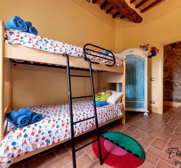 bedroom-holiday-house-bunk-beds-peccioli-tuscany